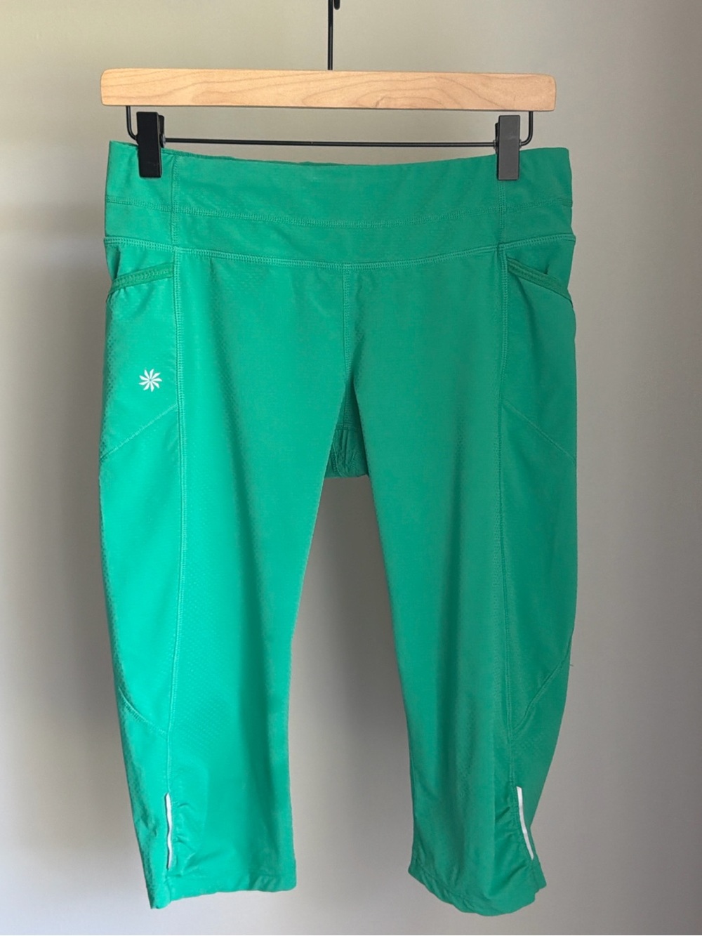 Athleta Women’s Teal Green Running Capri Leggings Size M